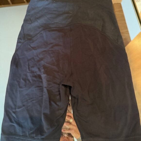 Pre-loved Lululemon High Waisted 10" Align Bike Shorts - Women's 6 - Picture 2 of 4